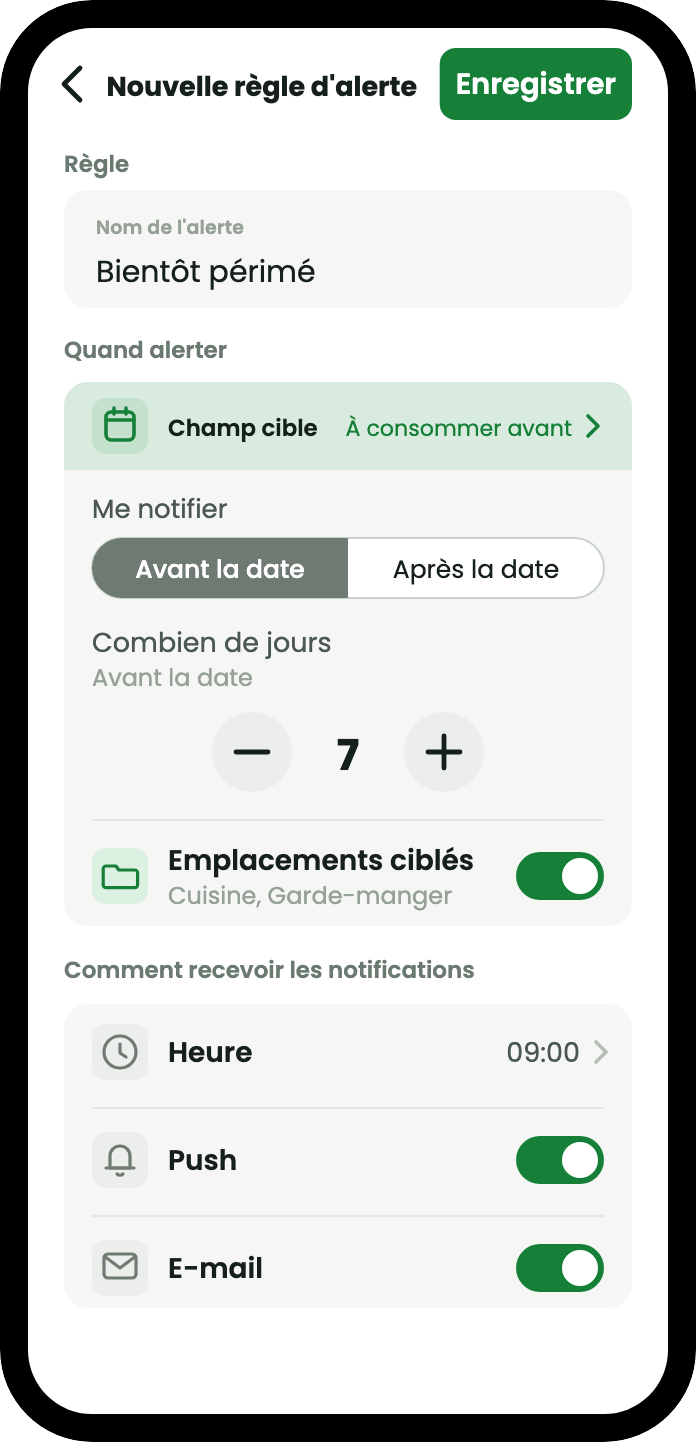 L'écran de nouvelle règle d'alerte : une règle nommée Bientôt périmé, qui surveille le champ À consommer avant, prévient sept jours avant la date à 09h00, limitée aux emplacements Cuisine et Étagère du garde-manger, avec notification et e-mail tous deux activés.